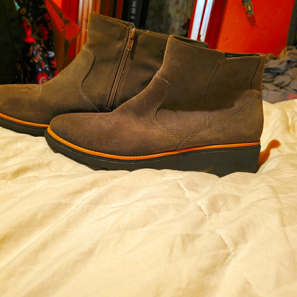 Wedgie boots